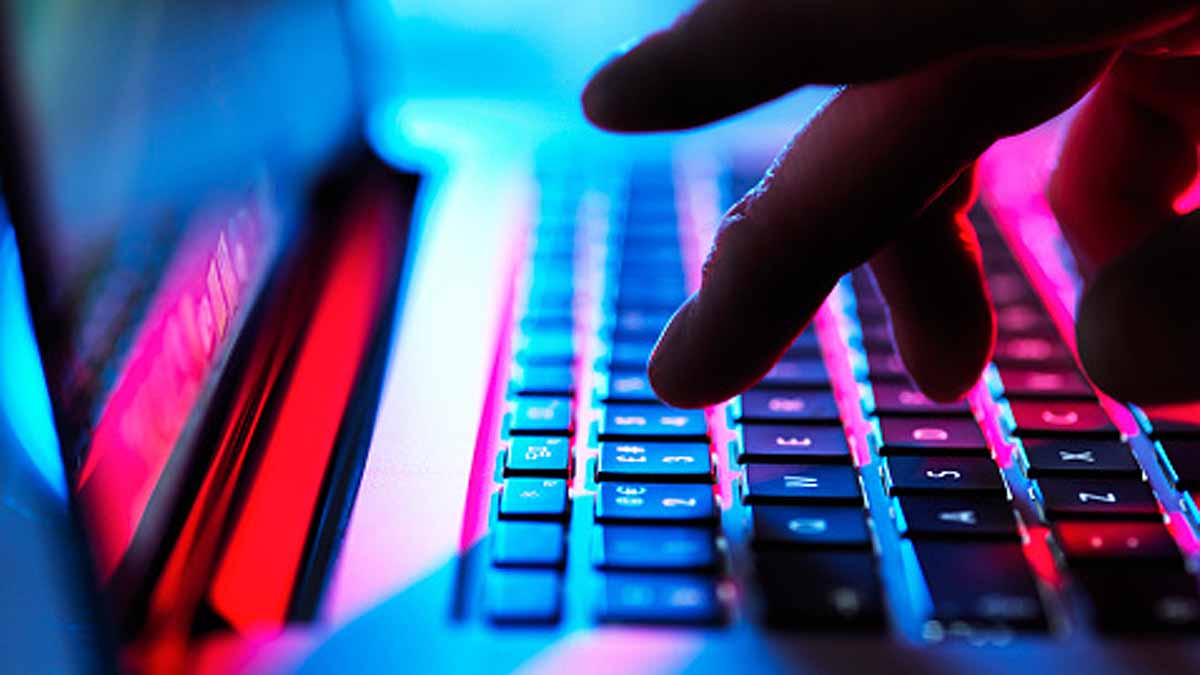 Solar Storm Coming to Earth 