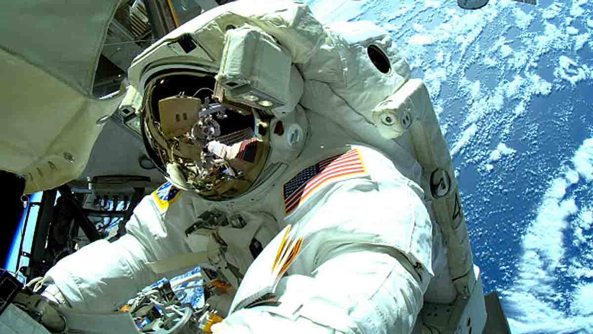 Space Radiation Dangerous for Male Brain