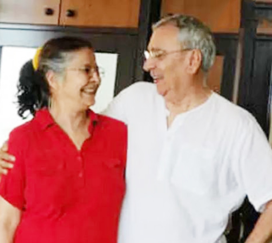 अतुल गुर्तु संग सुहासनी मुले