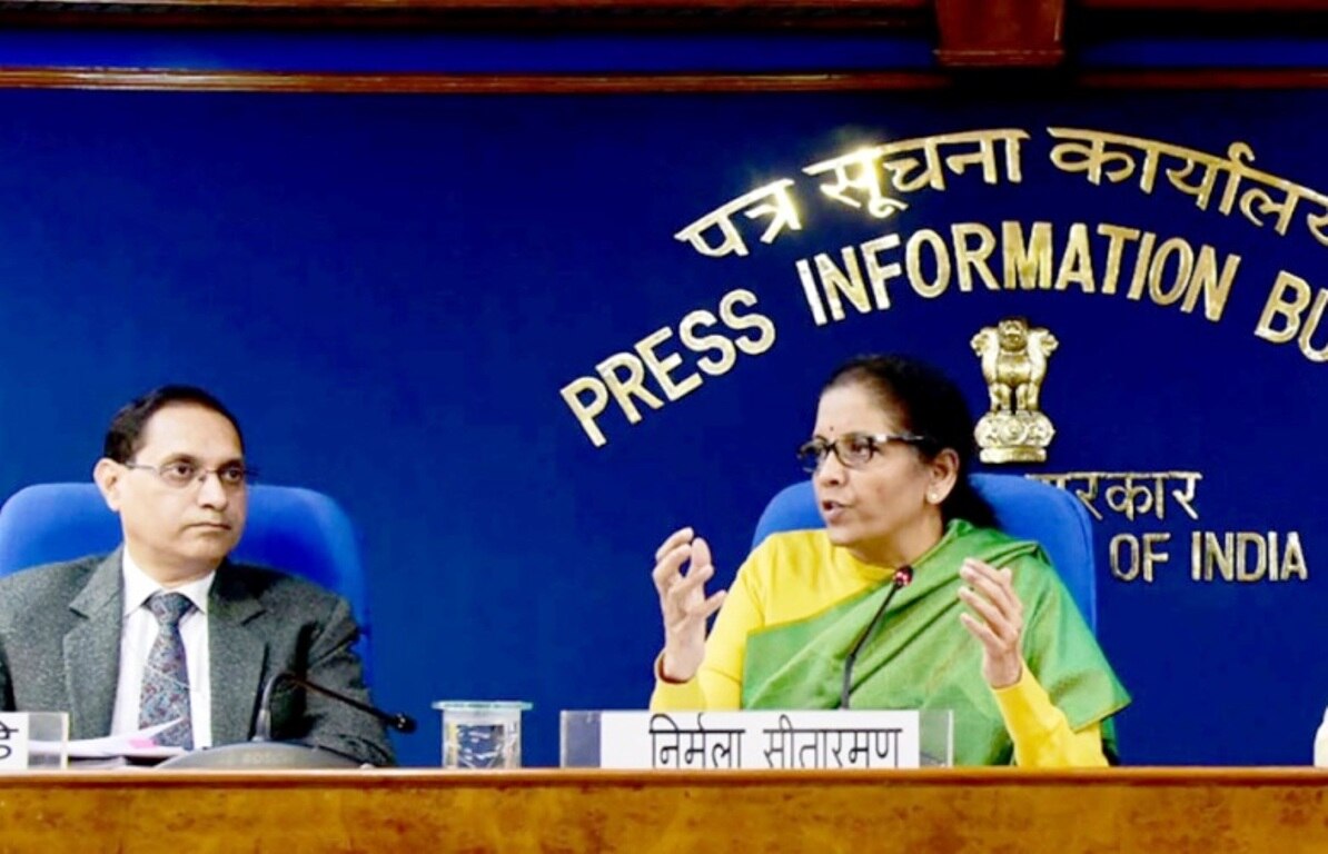 निजीकरण की प्रक्रिया तेज 