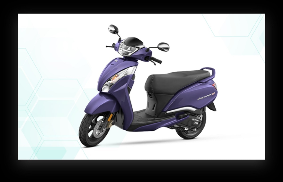 TVS Jupiter 125 में रखें दो हेलमेट