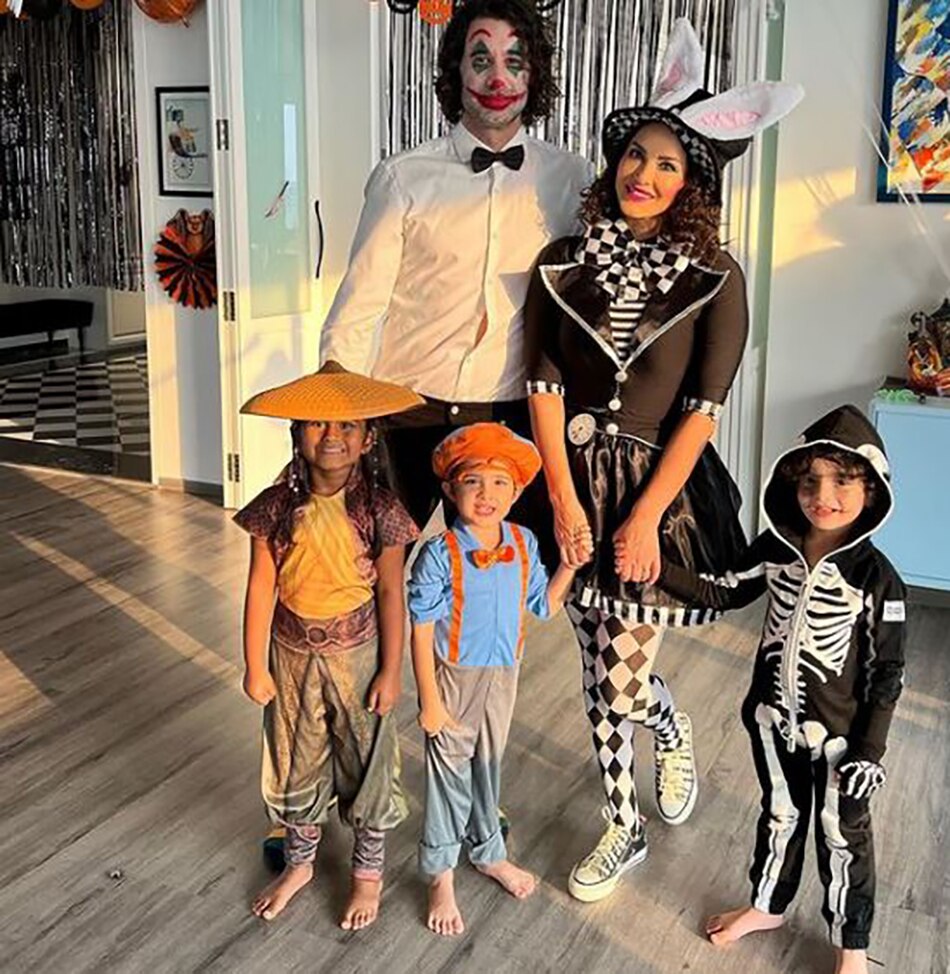 सनी लियोनी फैमिली के साथ