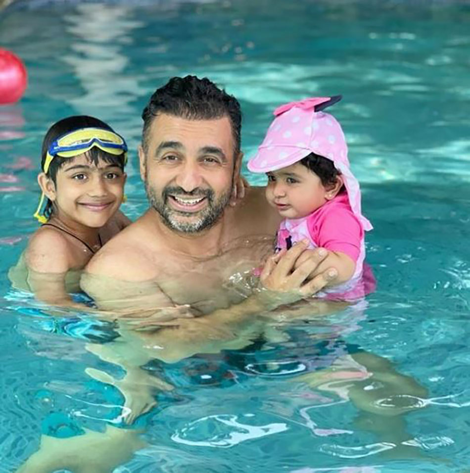 राज कुंद्रा अपने बच्चों के साथ