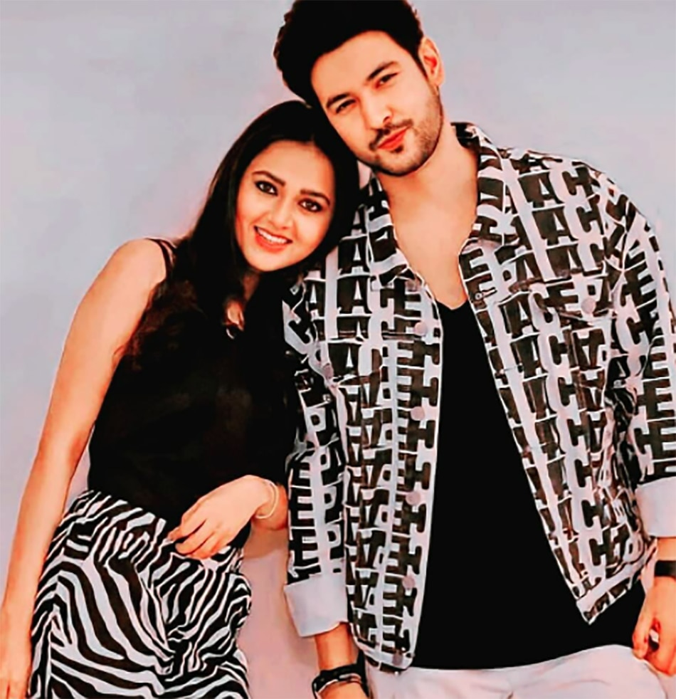  तेजस्वी प्रकाश, शिविन नारंग