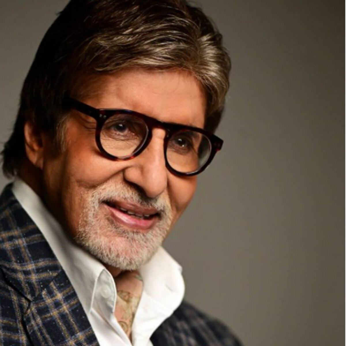  अमिताभ बच्चन 