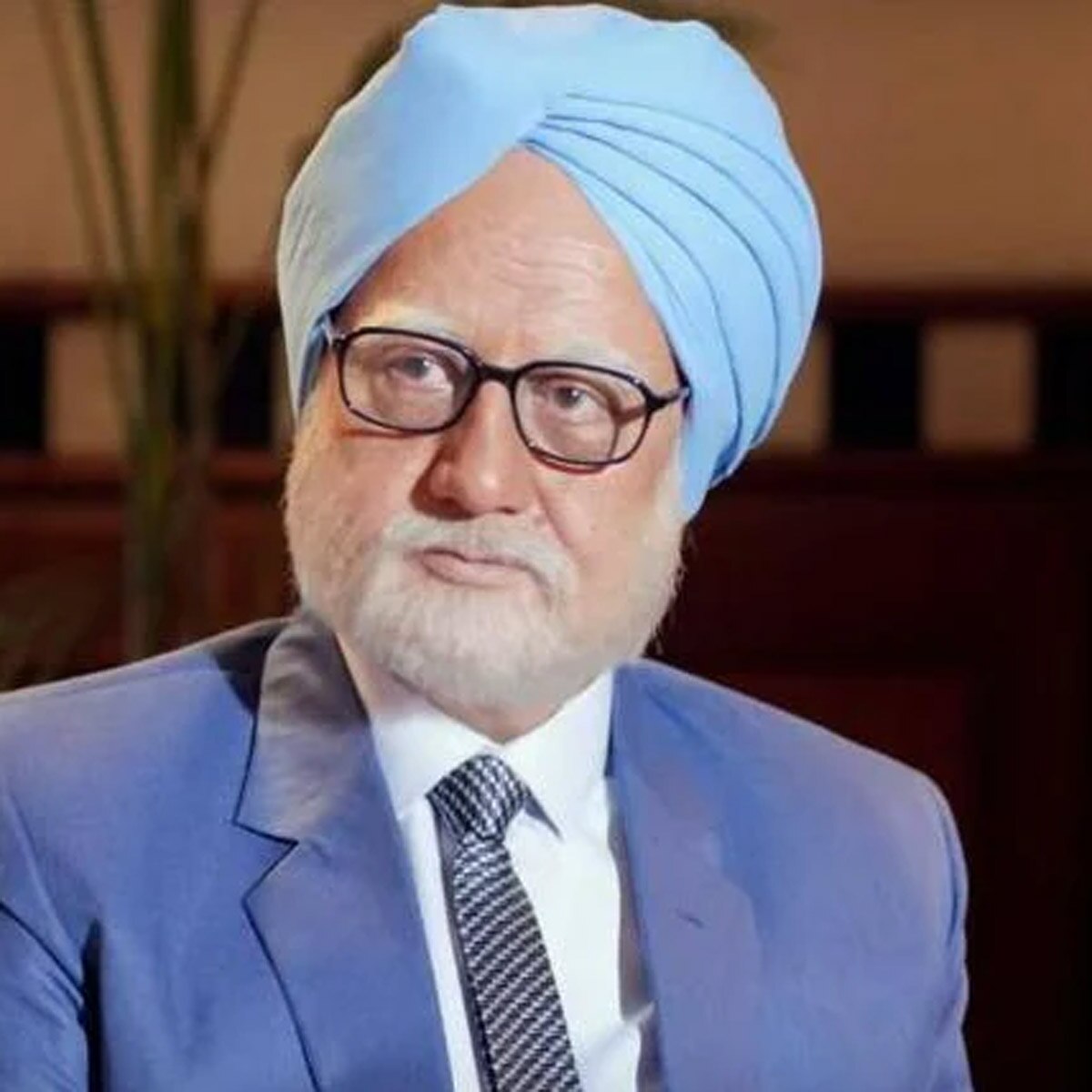 अनुपम खेर- मनमोहन सिंह