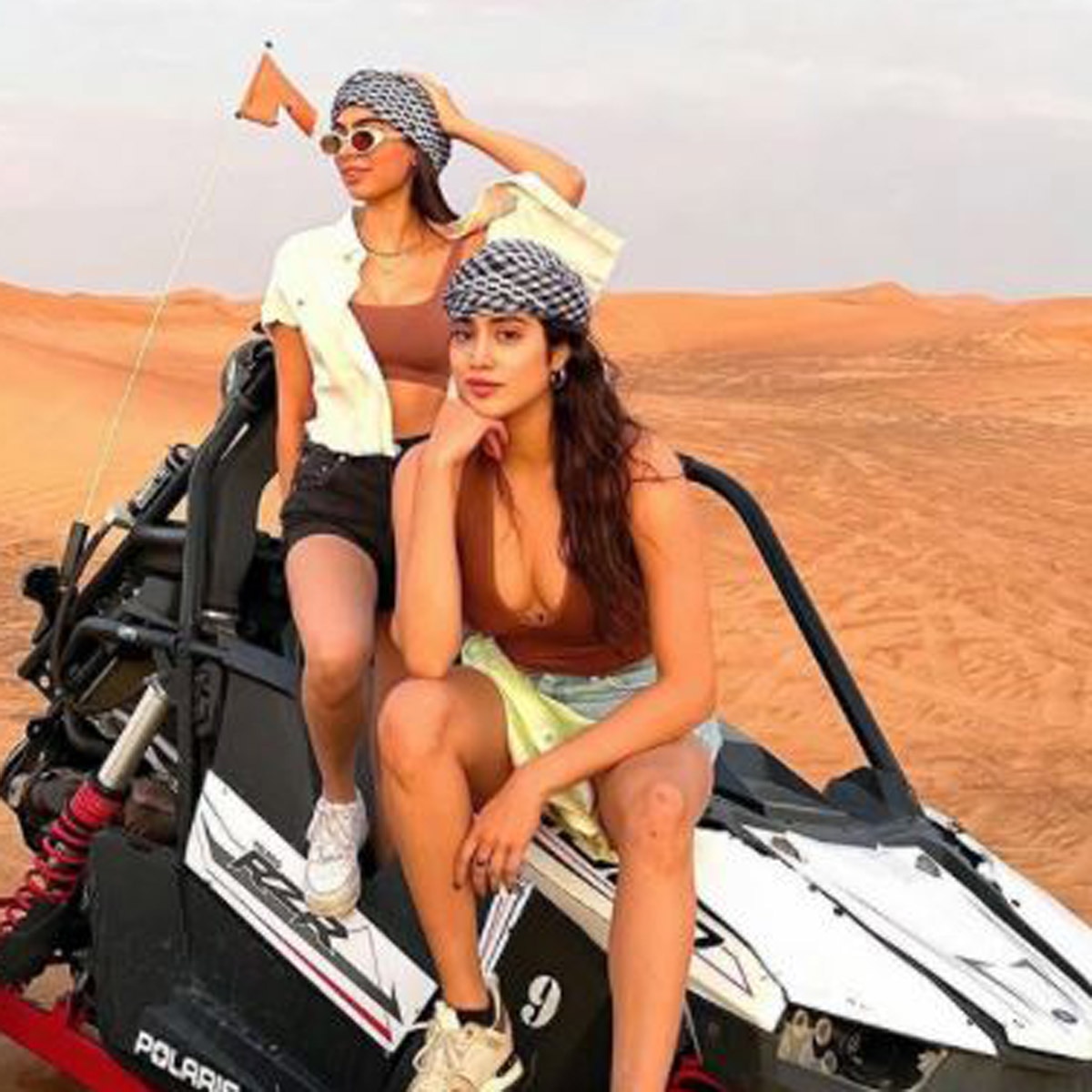 जाह्नवी कपूर और खुशी कपूर