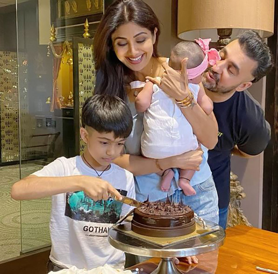 राज कुंद्रा, शिल्पा शेट्टी अपने बच्चों के साथ