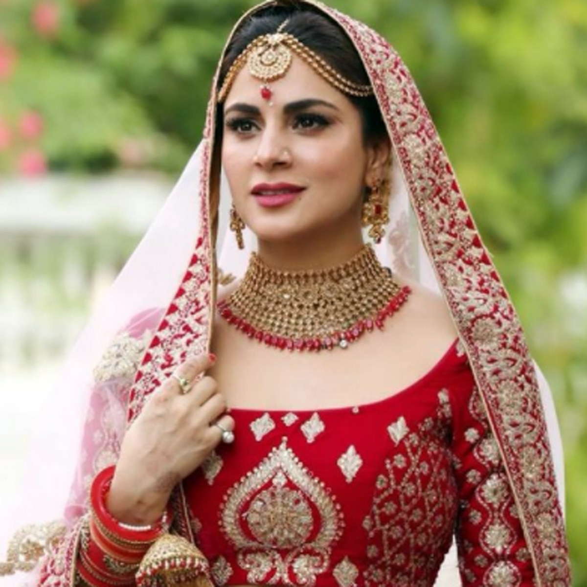  श्रद्धा आर्या 