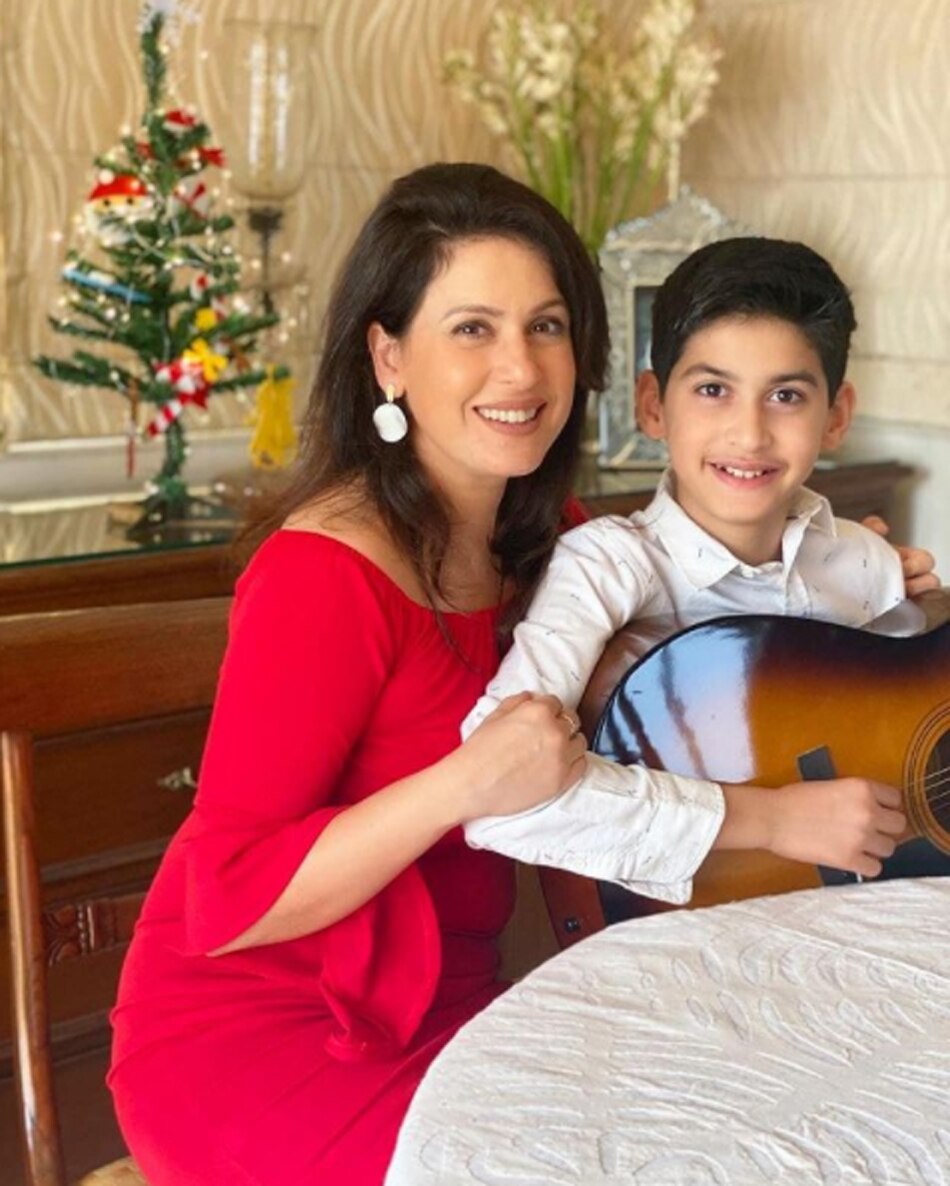 अमृता रायचंद बेटे के साथ 