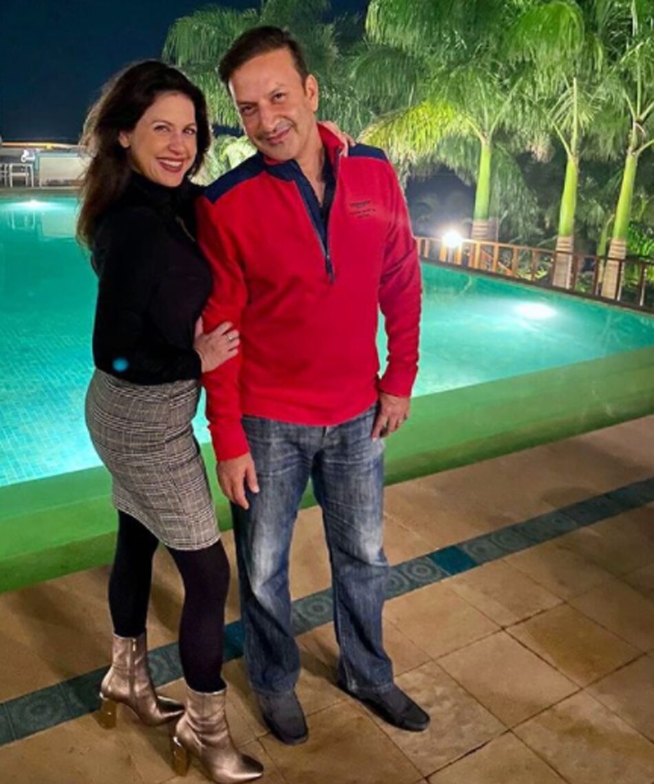 अमृता रायचंद पति के साथ 