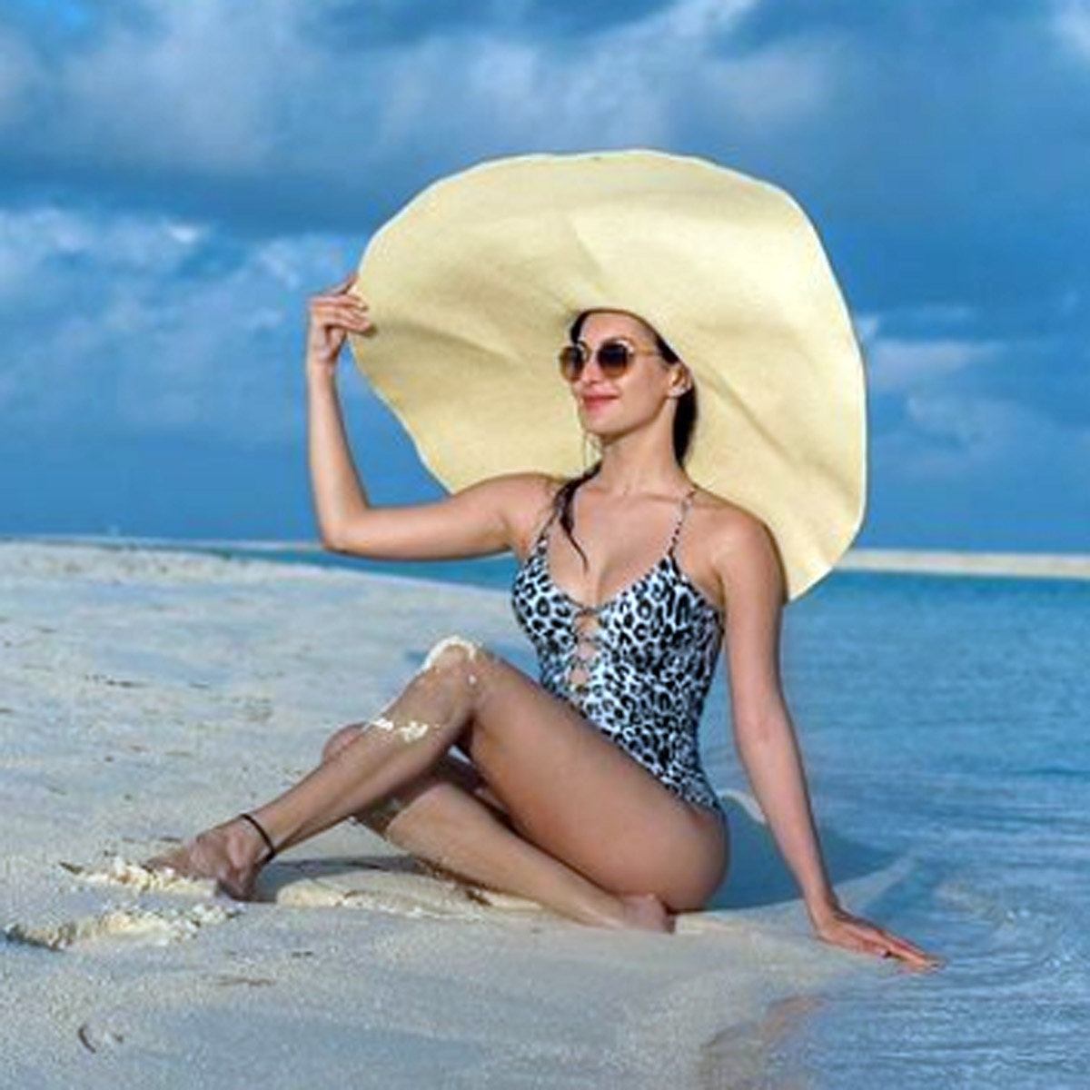 अमायरा दस्तूर