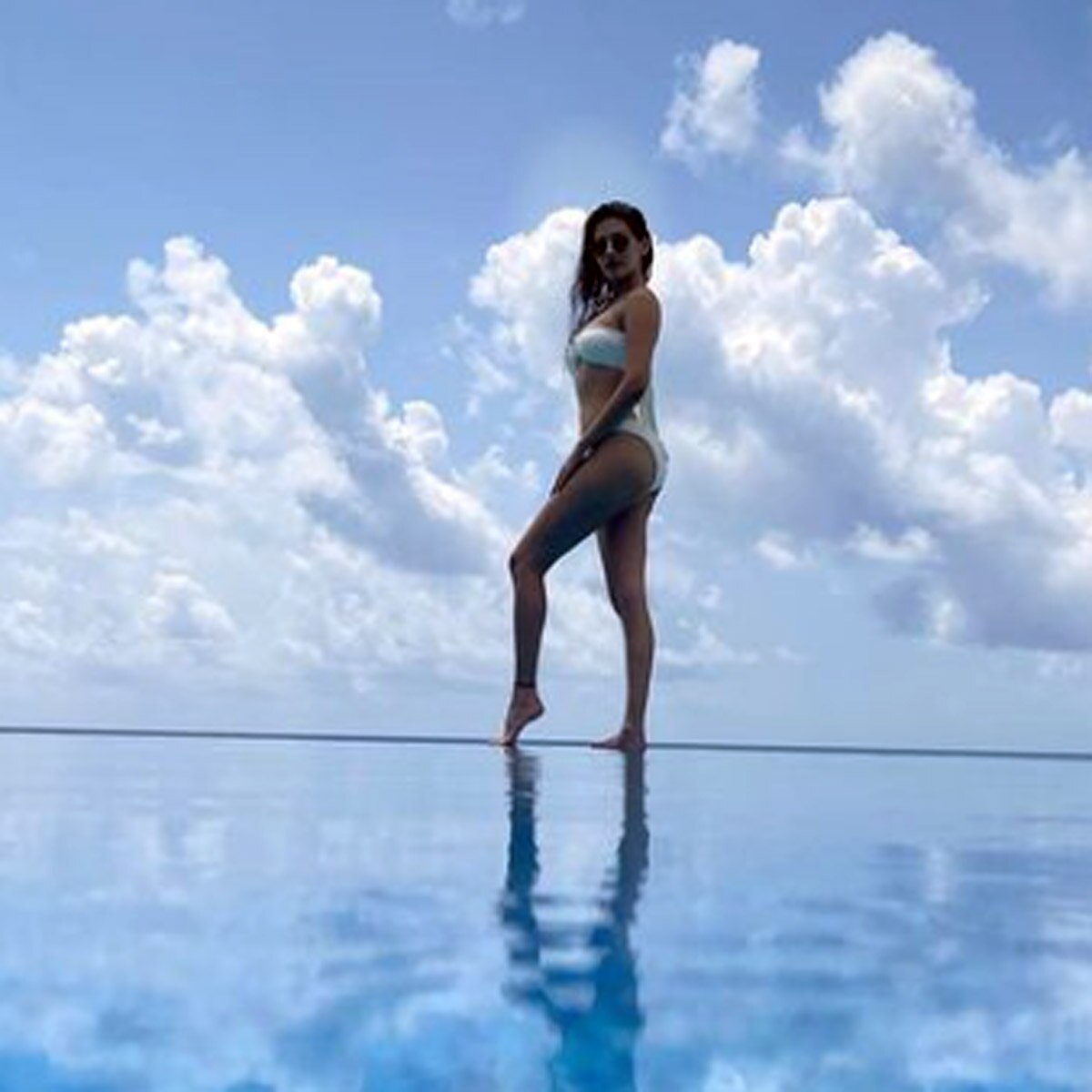 अमायरा दस्तूर