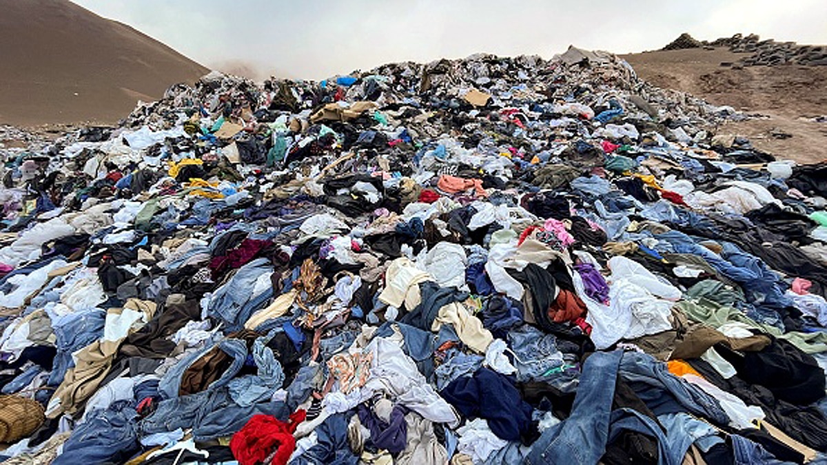 Mountain of Clothes Chile