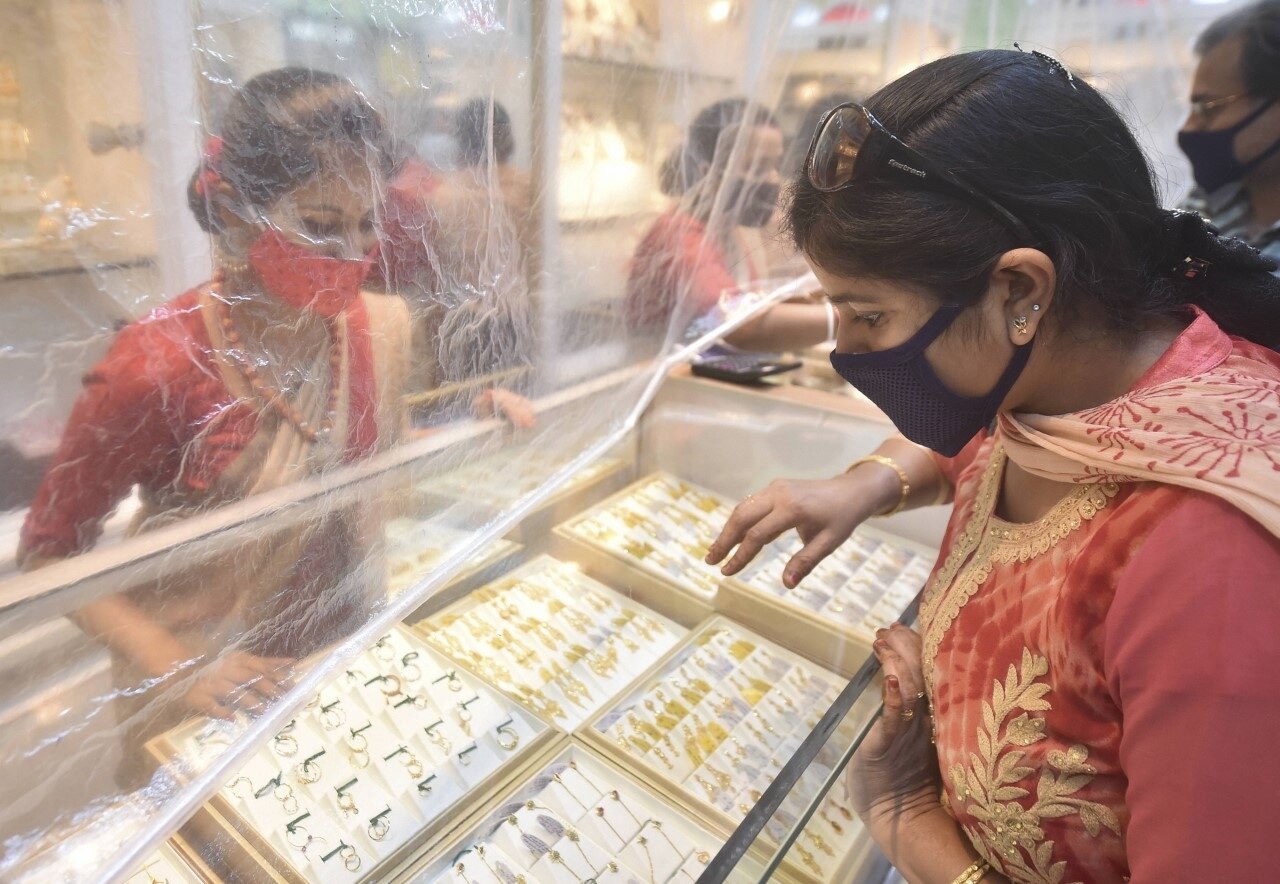 देशभर में मनाया जा रहा Dhanteras का त्योहार