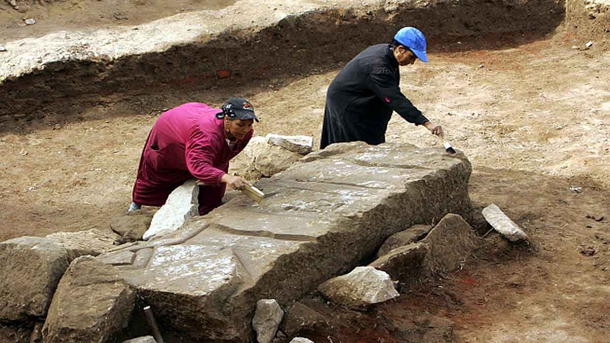 4500 Year old Sun temple Egypt