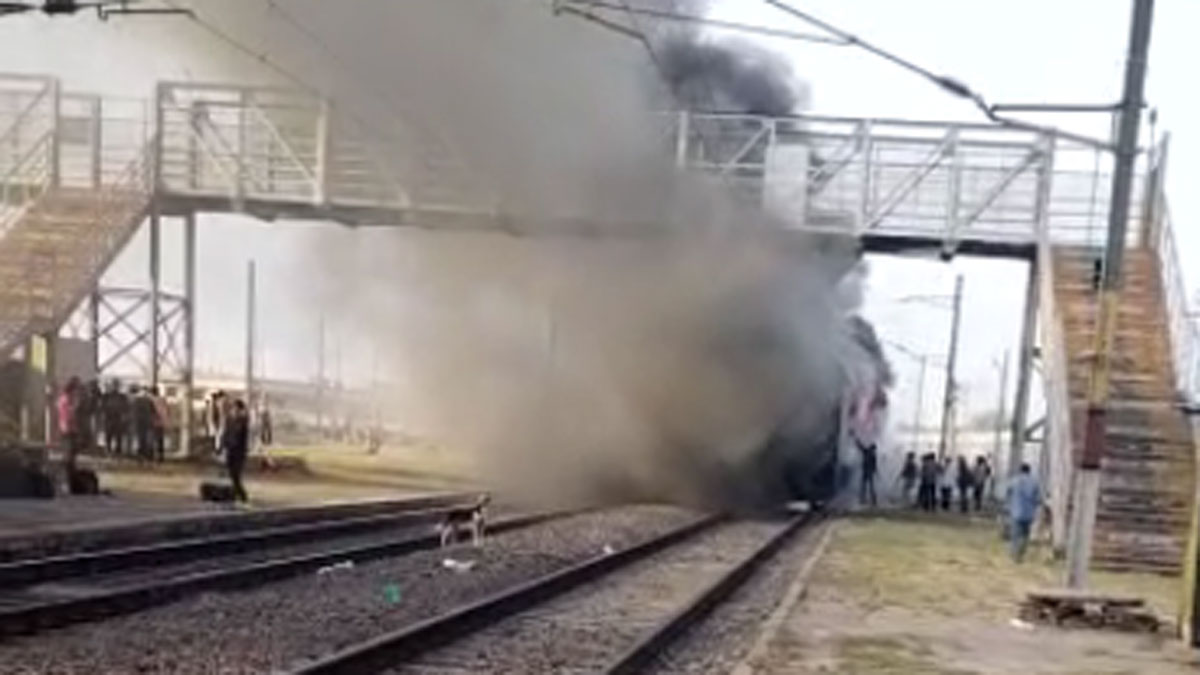 मुरैना में दुर्ग एक्सप्रेस ट्रेन की 2 बोगियों में भीषण आग