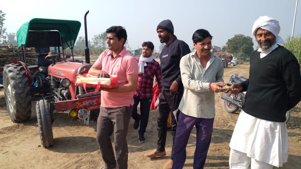 जश्न मनाते किसान