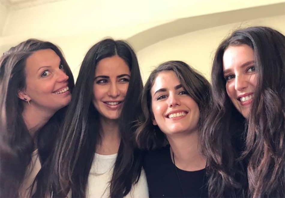 कटरीना कैफ अपनी बहनों के साथ 