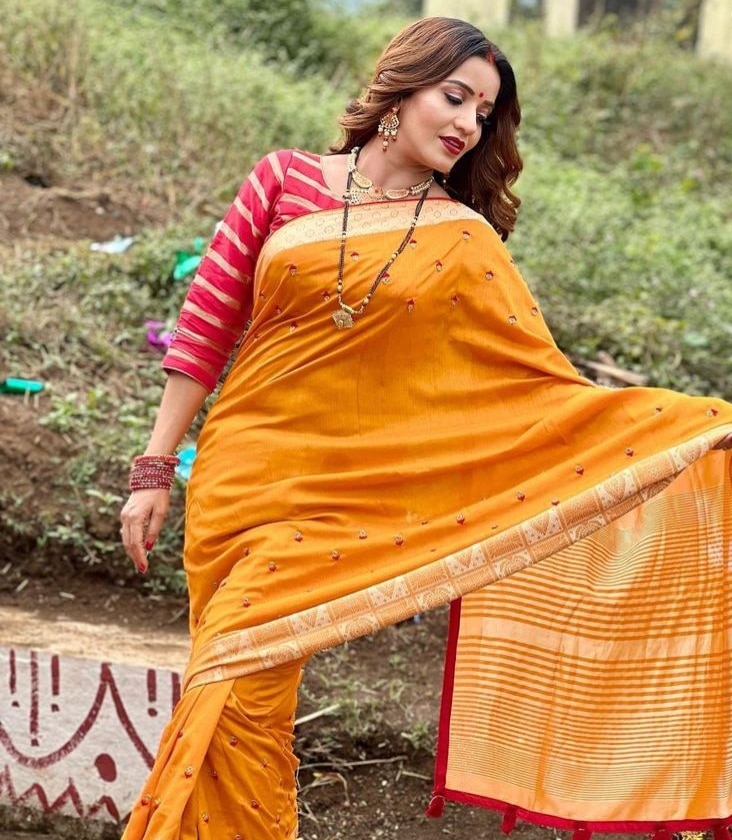 Actress Rashmi Desai ने भी किया कॉमेंट