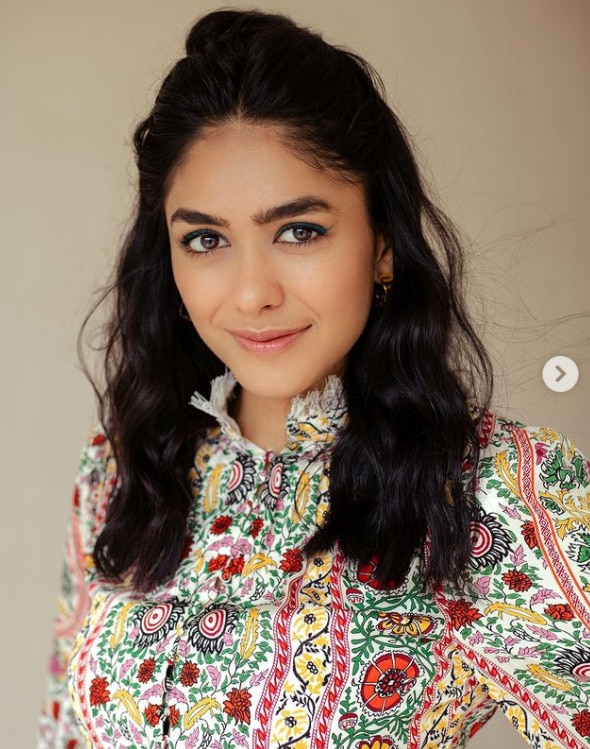 मृणाल ठाकुर 