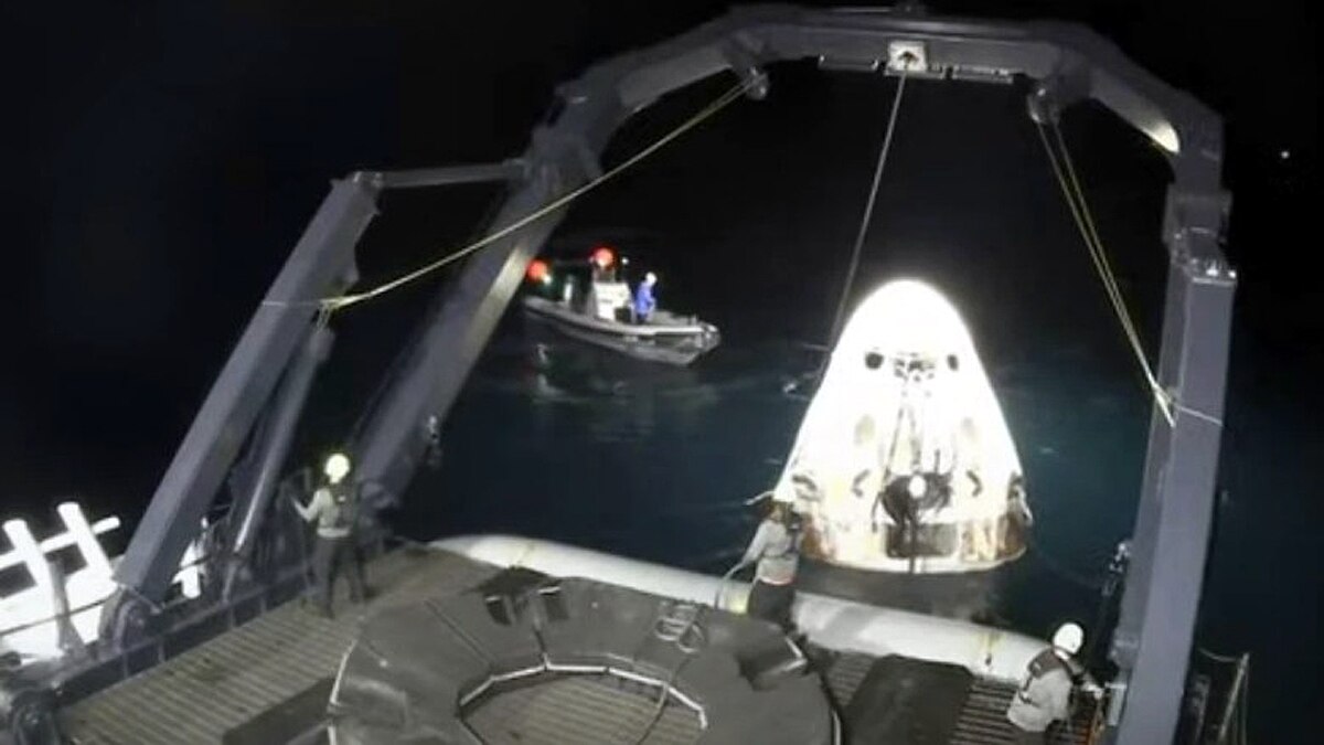 NASA SpaceX Astronauts Diaper