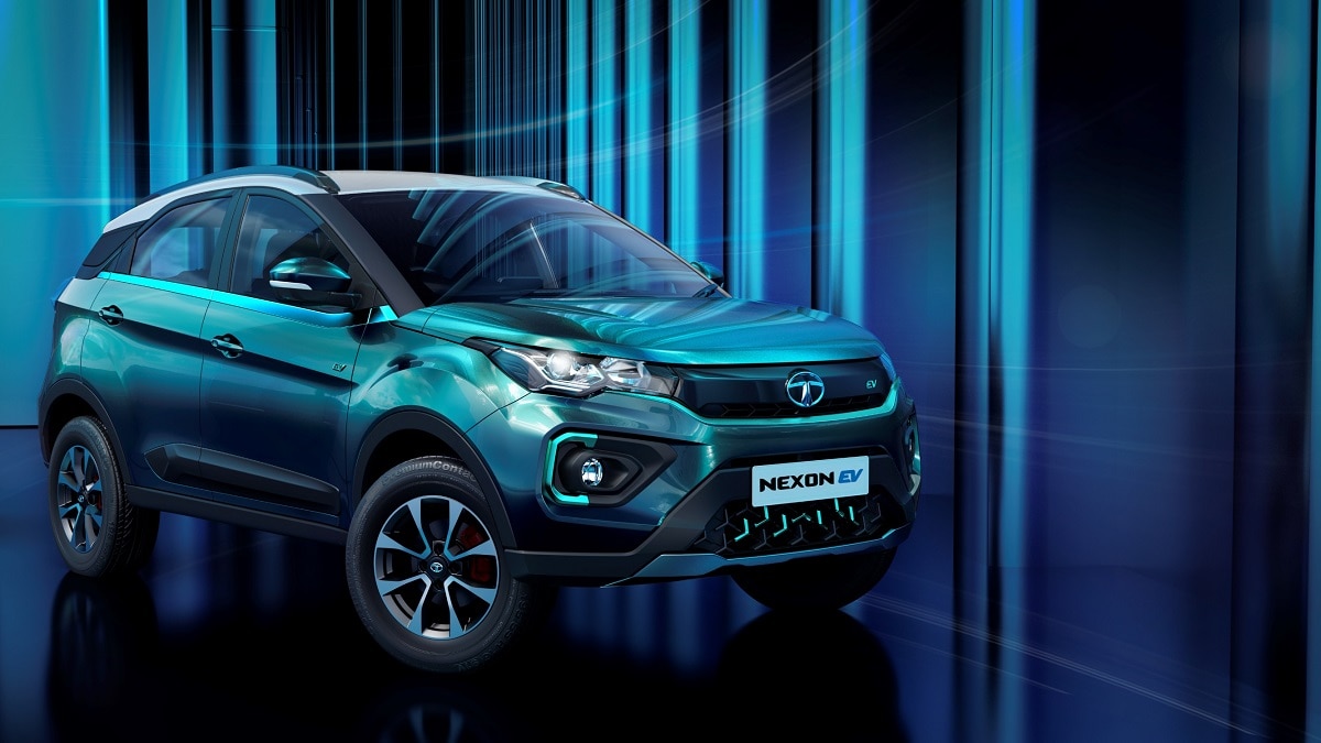 Tata Nexon EV की टॉप पर