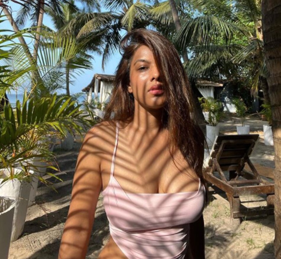 निया शर्मा