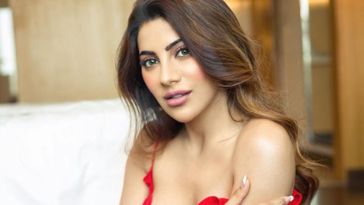 Nikki Tamboli ने शेयर की ब्रालेस फोटो, एक्ट्रेस का बोल्ड फोटोशूट वायरल