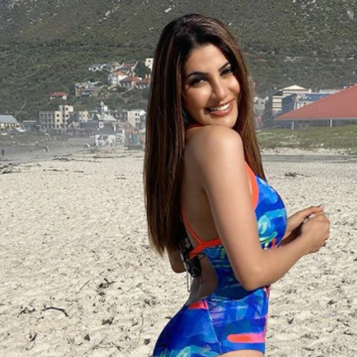 न‍िक्की तंबोली 