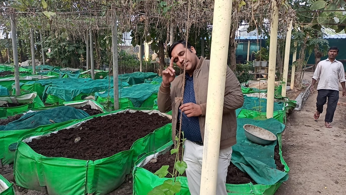 किसानों की ऐसे कर रहे मदद