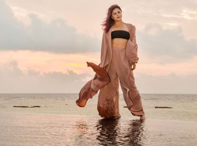 Rashmi Desai Shares Photos