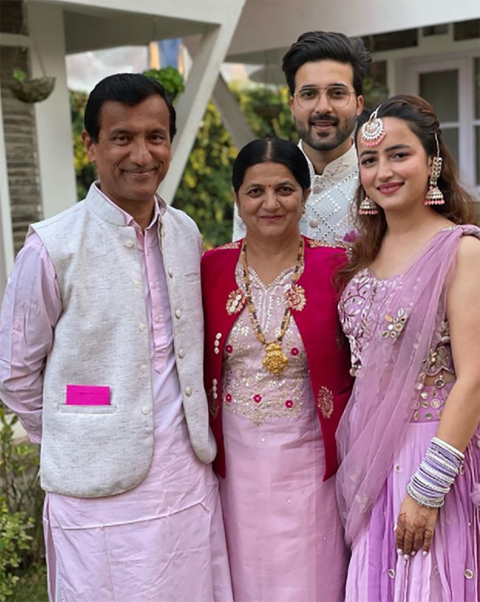 ज्येात‍िका दिलैक की सगाई 