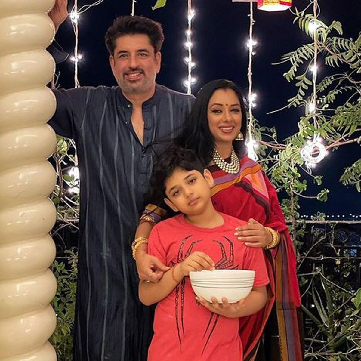 फैमिली संग रुपाली