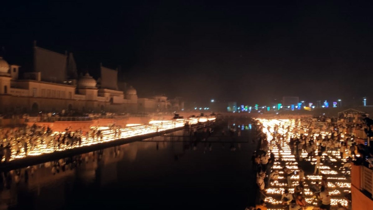 12 लाख दीयों से जगमग हुई राम नगरी Ayodhya, बना वर्ल्ड रिकॉर्ड 
