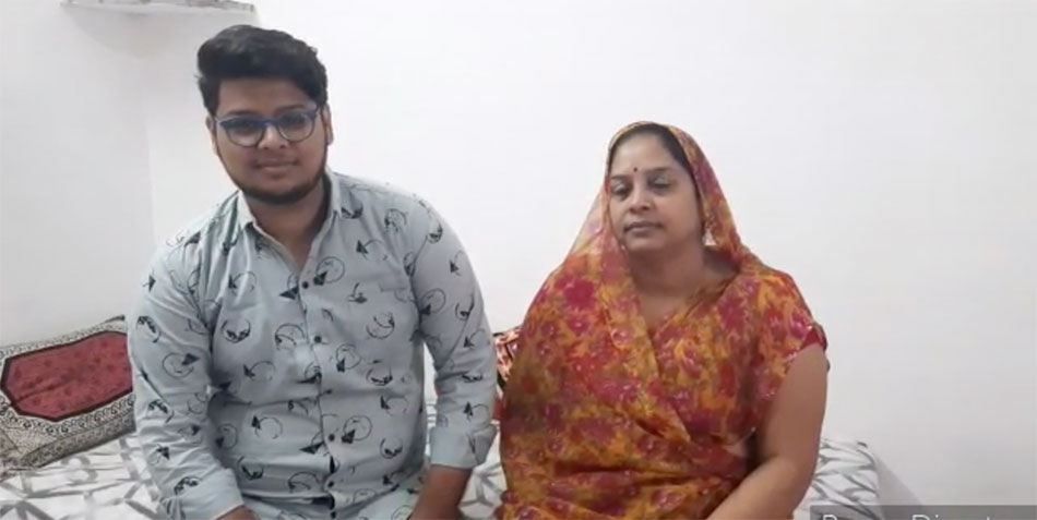 परिवार के साथ रीट टॉपर (aajtak.in)