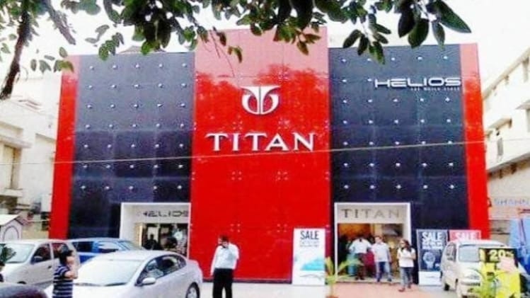 Titan के शेयर का भाव दोगुना
