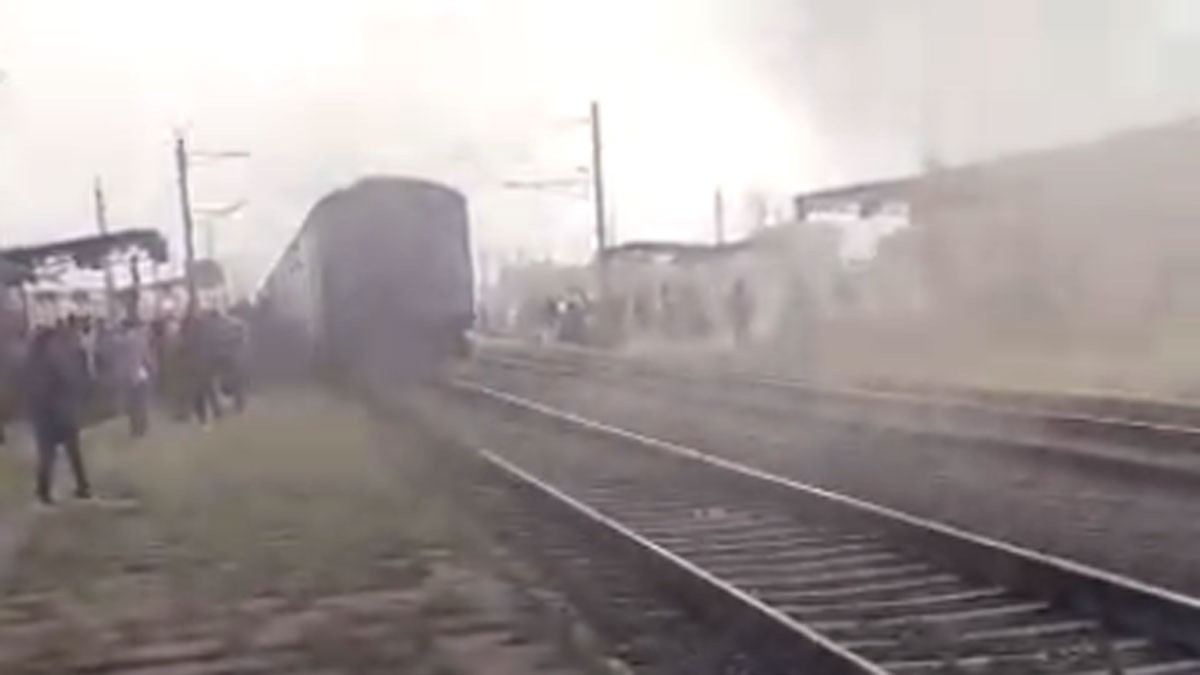 मुरैना में दुर्ग एक्सप्रेस ट्रेन की 2 बोगियों में भीषण आग