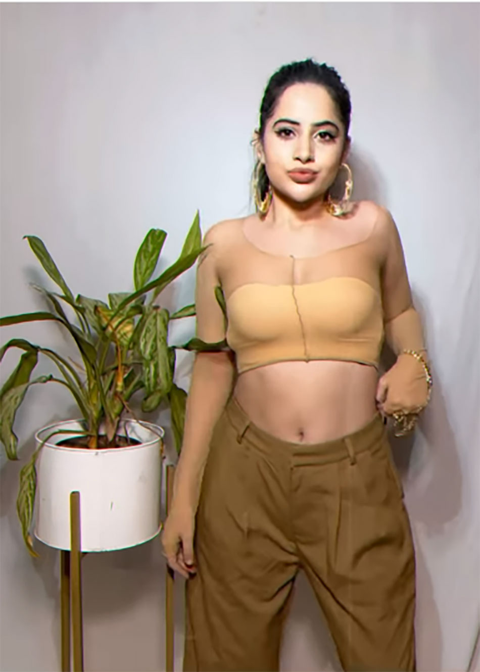  उर्फी जावेद