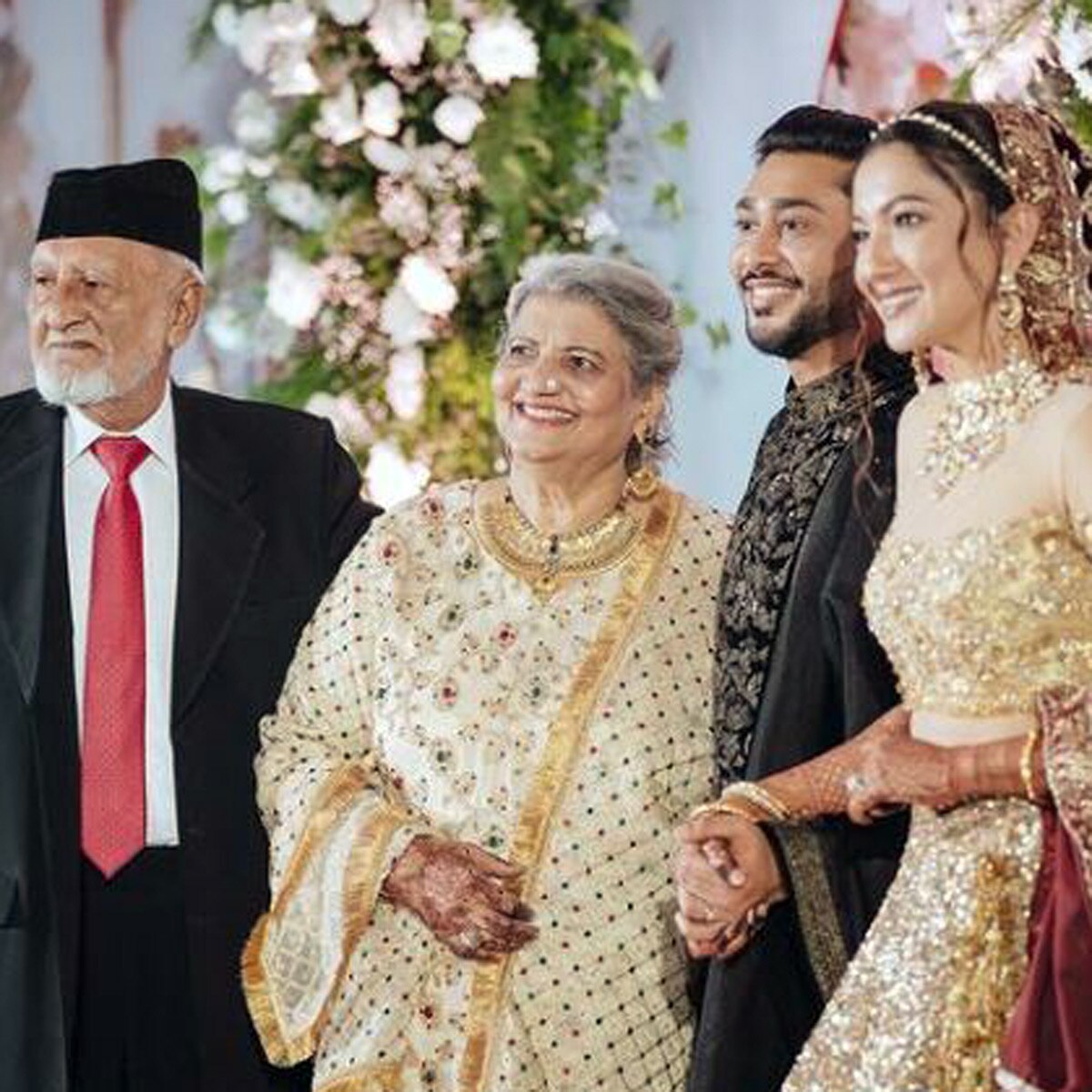 गौहर खान फैमिली के साथ