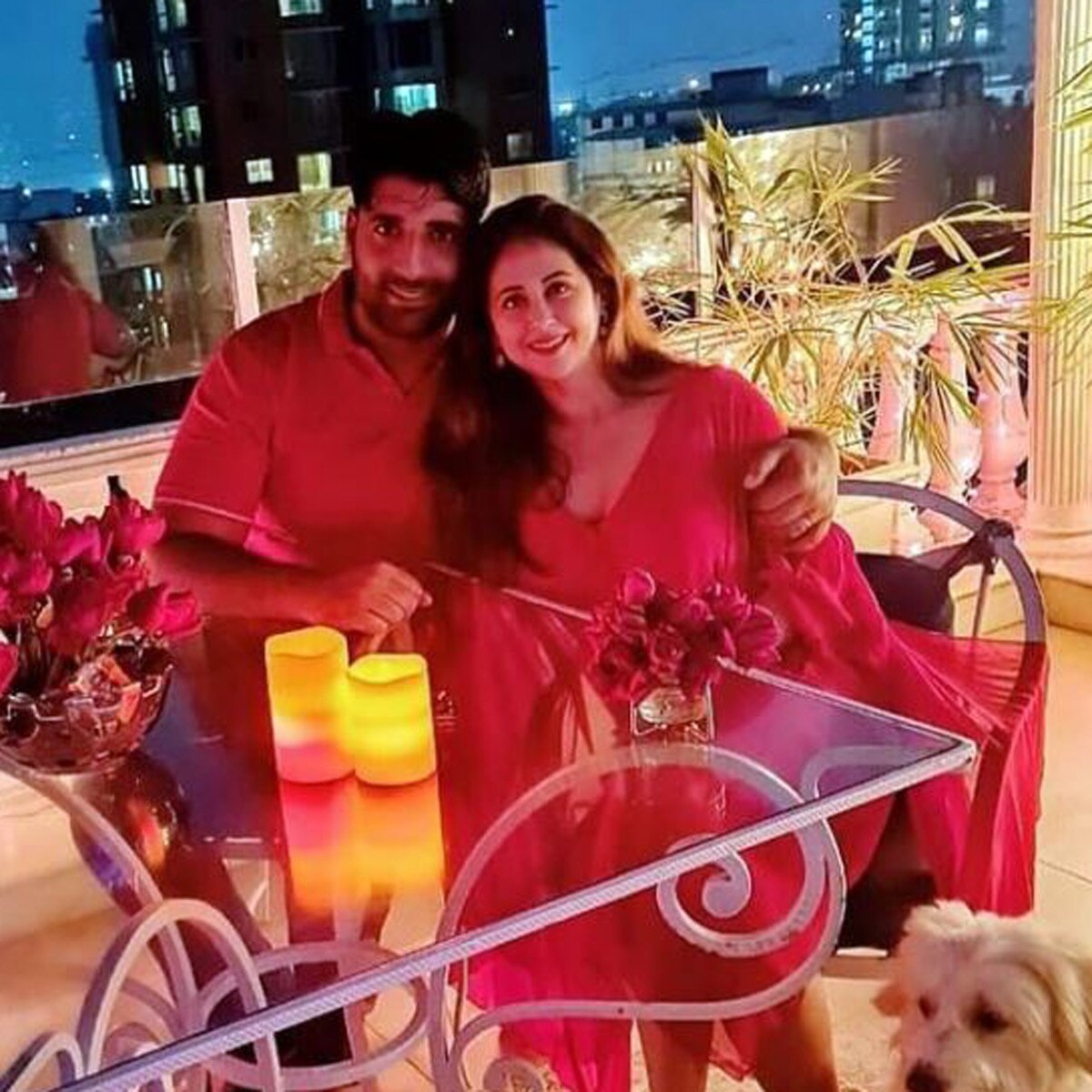 उर्मिला मातोंडकर अपने पति के साथ