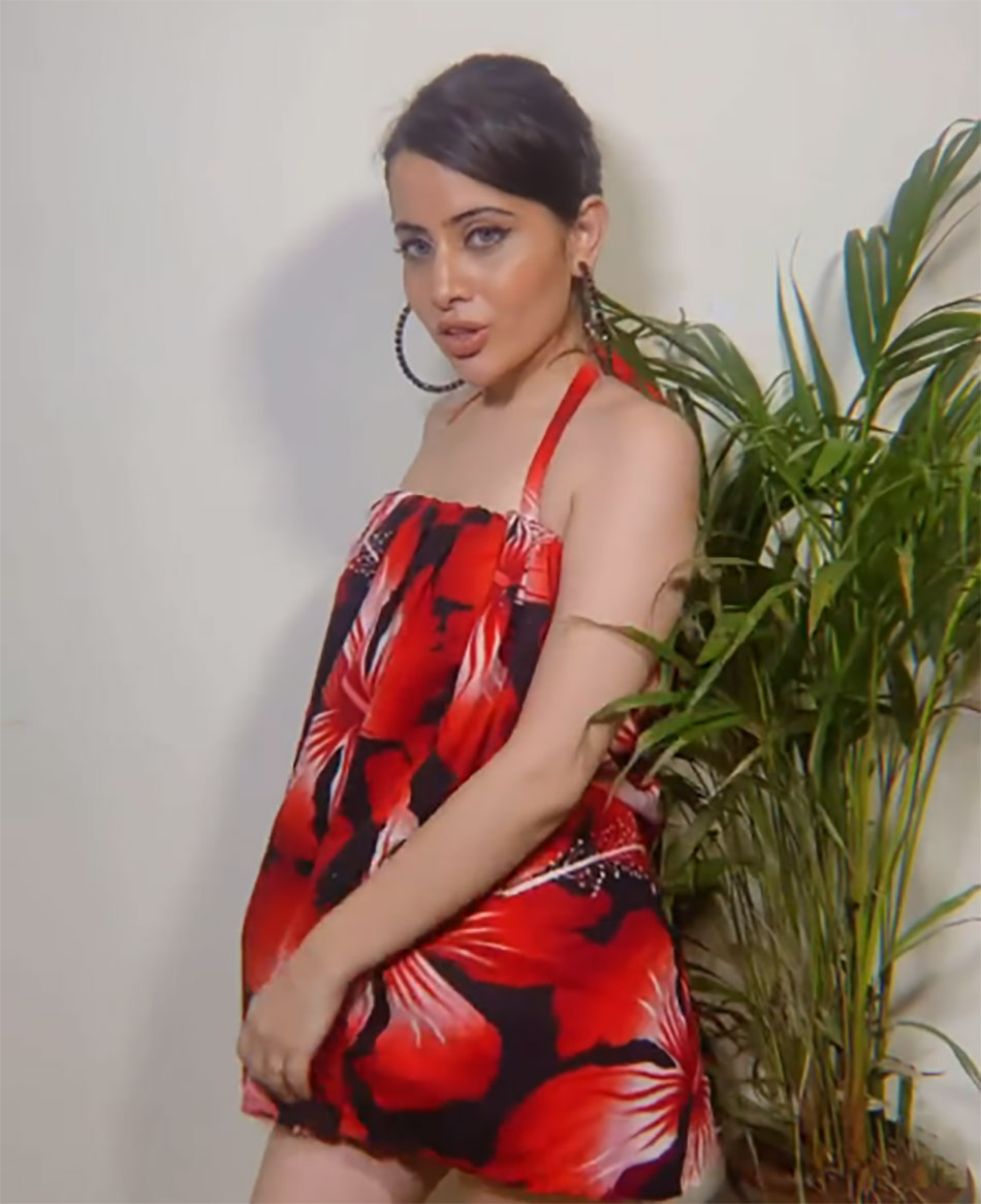  उर्फी जावेद