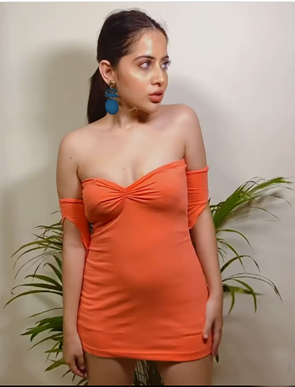  उर्फी जावेद