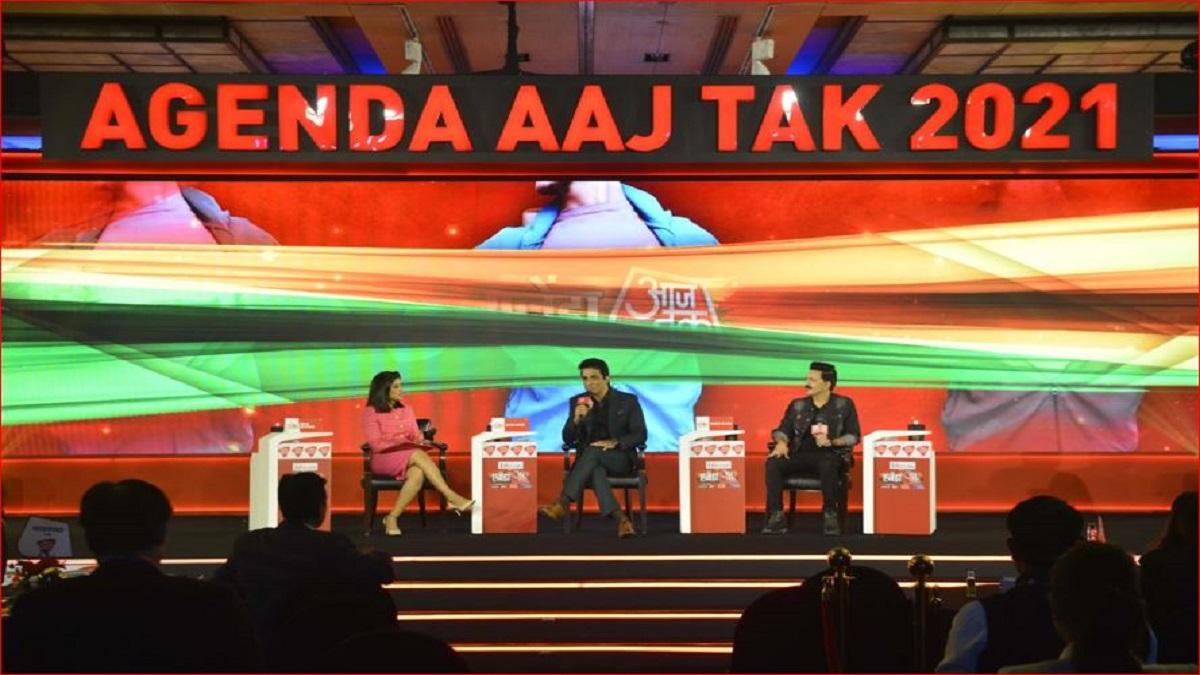 Agenda Aaj Tak 2021: महामंच पर राजनीति से मनोरंजन तक दिनभर चली चर्चा, देखें PHOTOS
