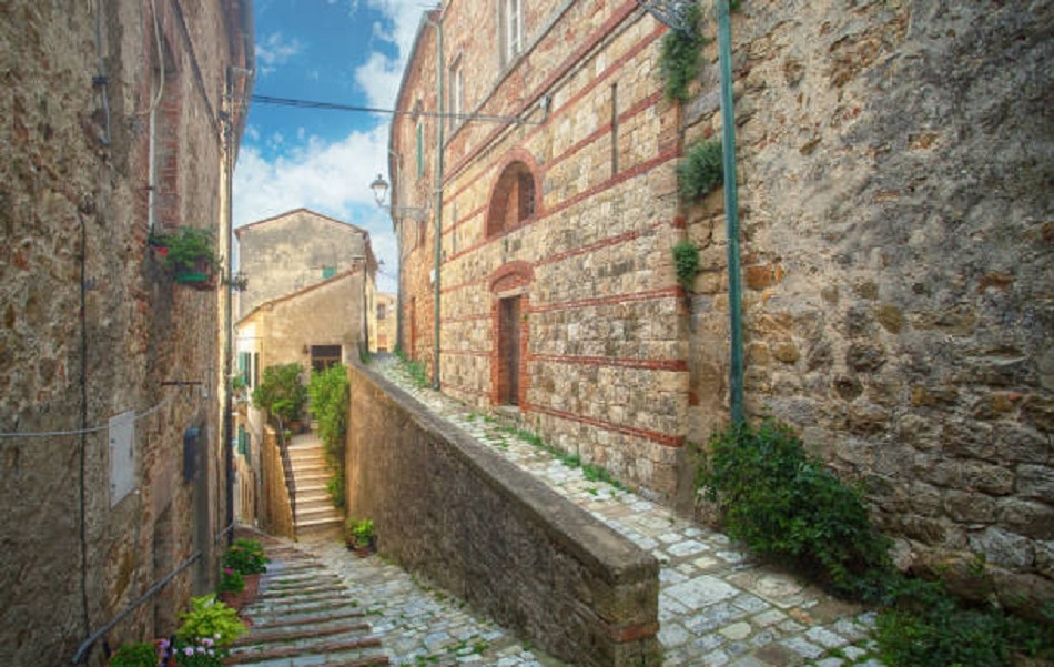 इन 10 छोटे शहरों के सामने फीके पेरिस-रोम