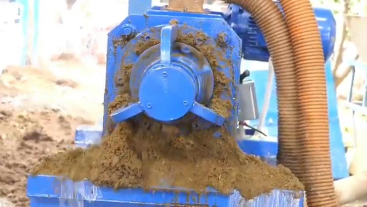 cow dung machine working