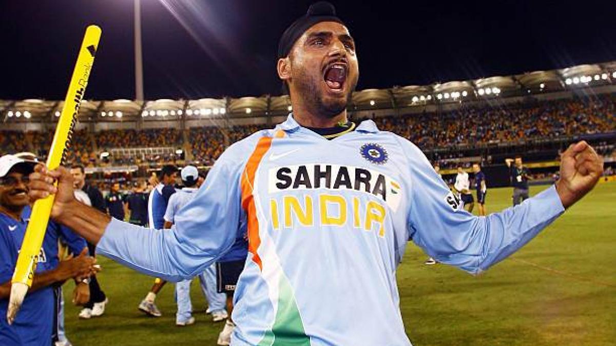 Harbhajan Singh Retirement: श्रीसंत को चांटा, बाल खोलकर ऐड... इन वजहों से विवादों में घिरे भज्जी