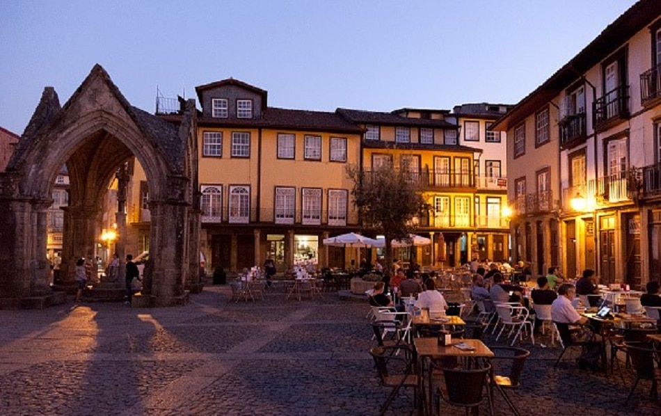 इन 10 छोटे शहरों के सामने फीके पेरिस-रोम