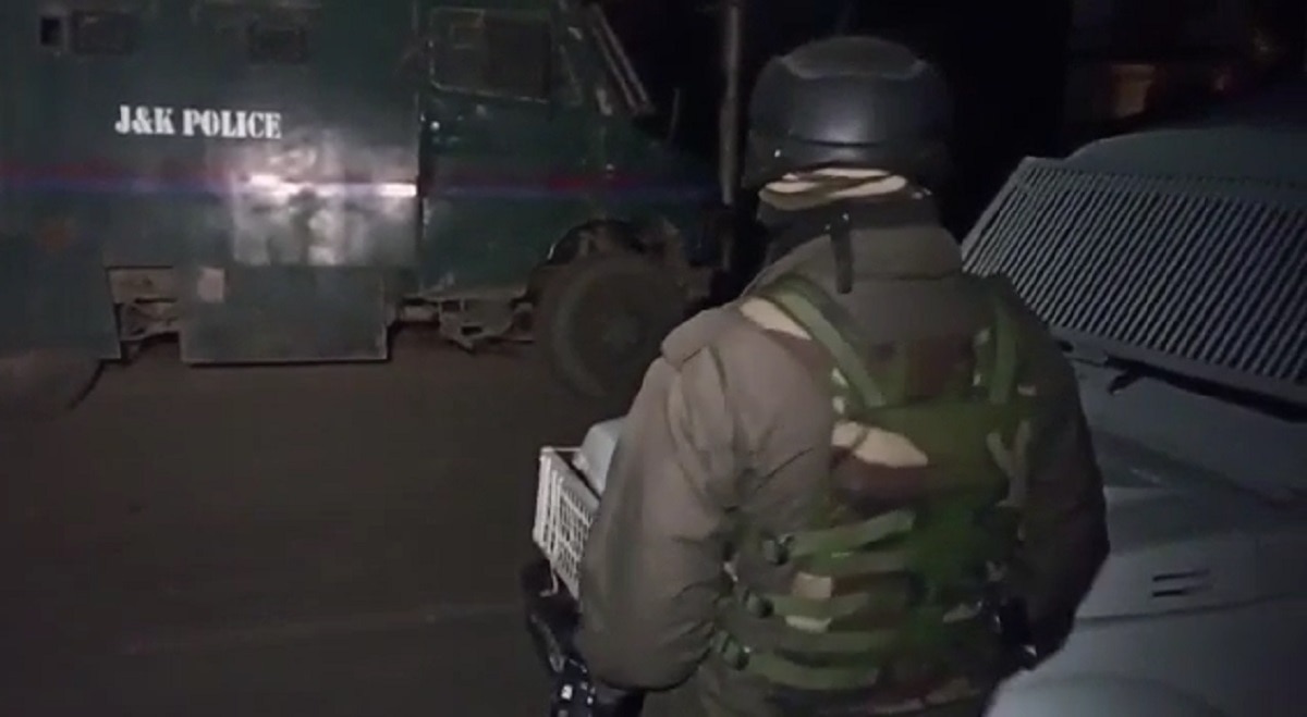 सुरक्षा बल मुस्तैद