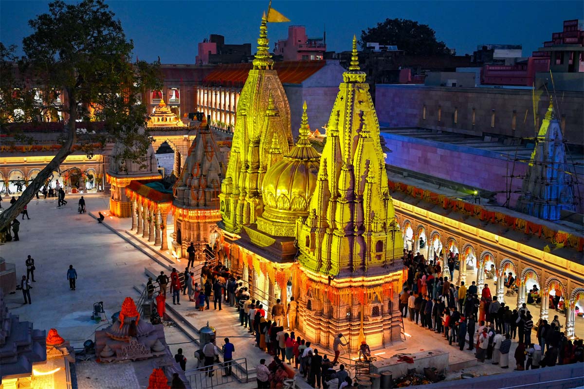 Kashi Vishwanath Corridor: रोशनी से जगमग मंदिर, देखें काशी विश्वनाथ कॉरिडोर  की भव्यता की तस्वीरें - News AajTak